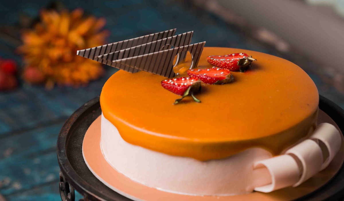Chocolate Caramel - tall 3lb at Em En Caffe Lahore