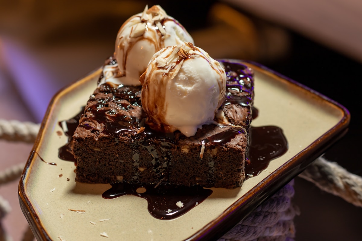 Em En Signature Cookie Lava at Em En Caffe Lahore